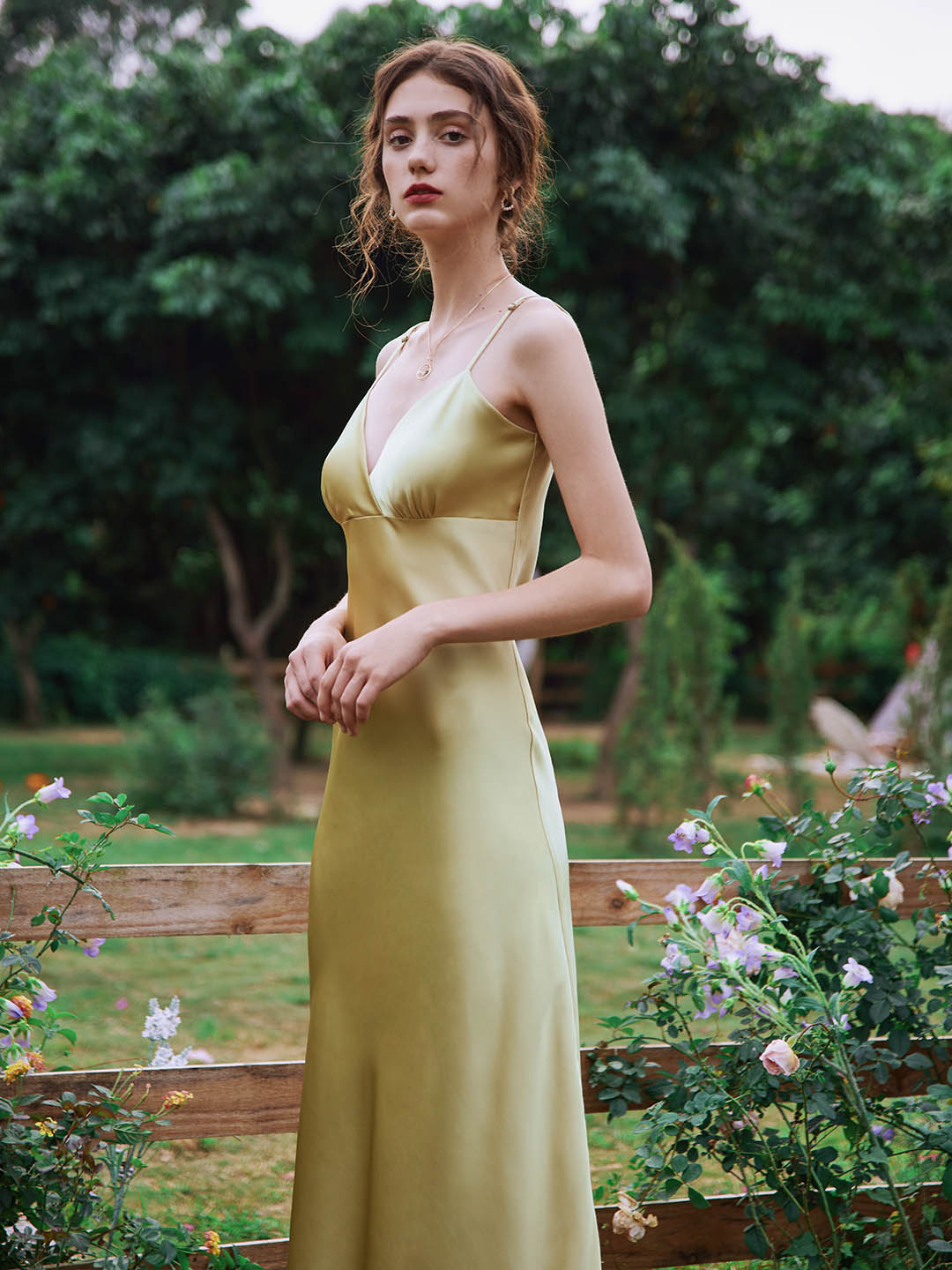 Simple Retro-Kristin 黃綠色法式V領修身吊帶裙