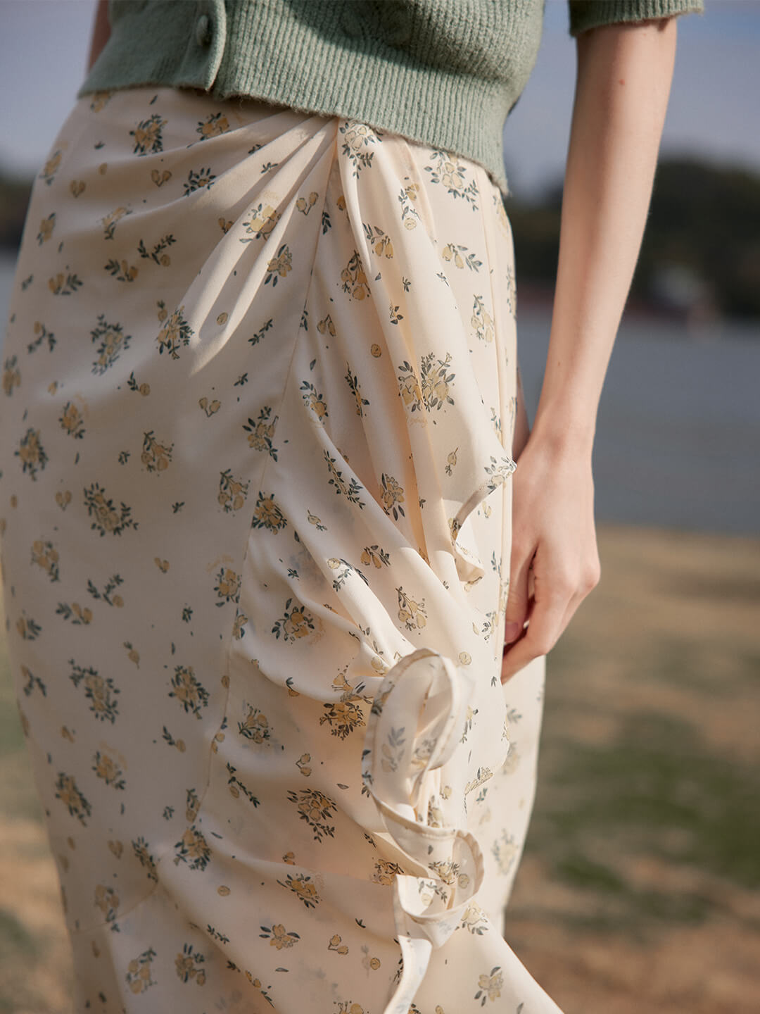 Iliana 杏色荷葉邊碎花半身裙