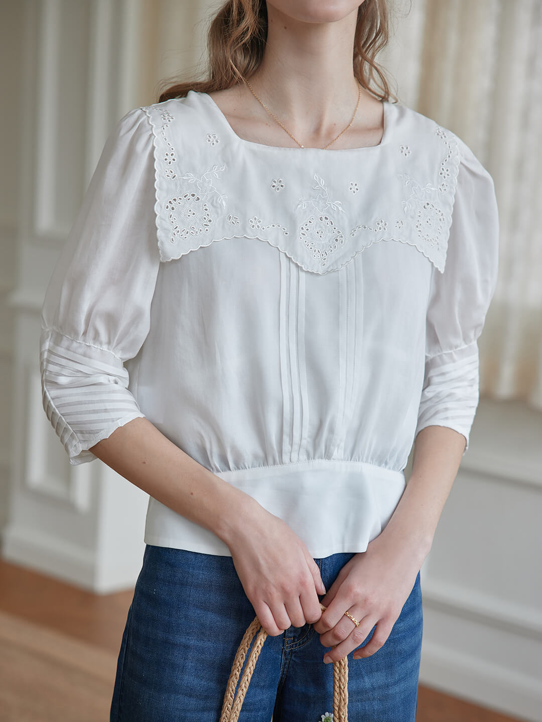 Eliza 白色復古花卉鏤空刺繡襯衫/SIMPLE RETRO