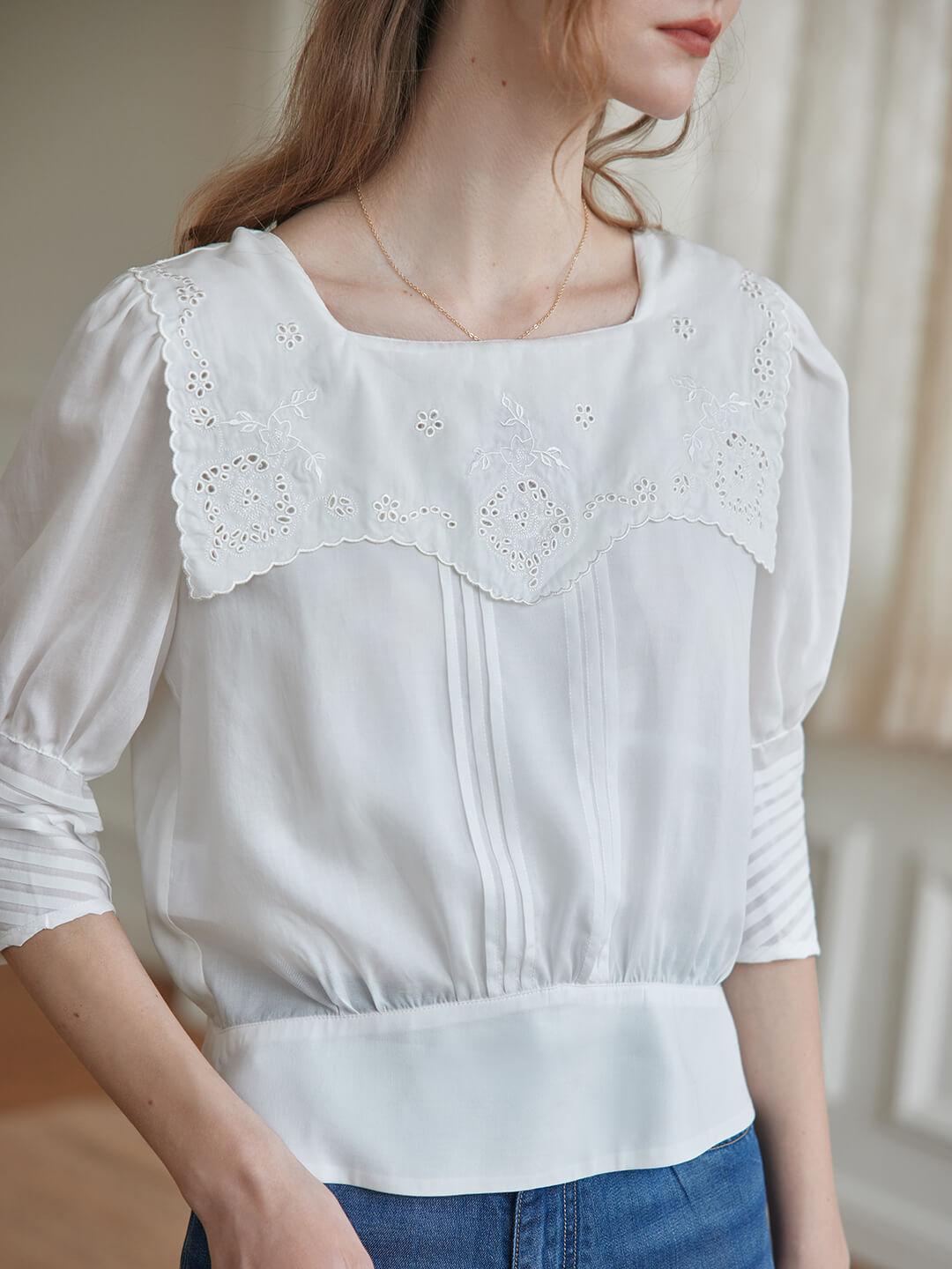 Eliza 白色復古花卉鏤空刺繡襯衫/SIMPLE RETRO