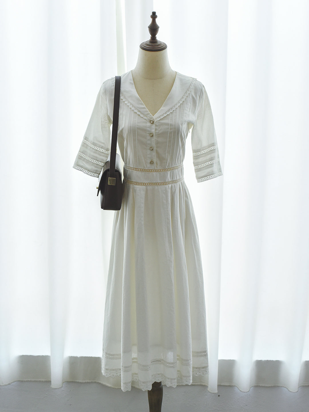 Fiona 法式復古白色V領收腰連身裙