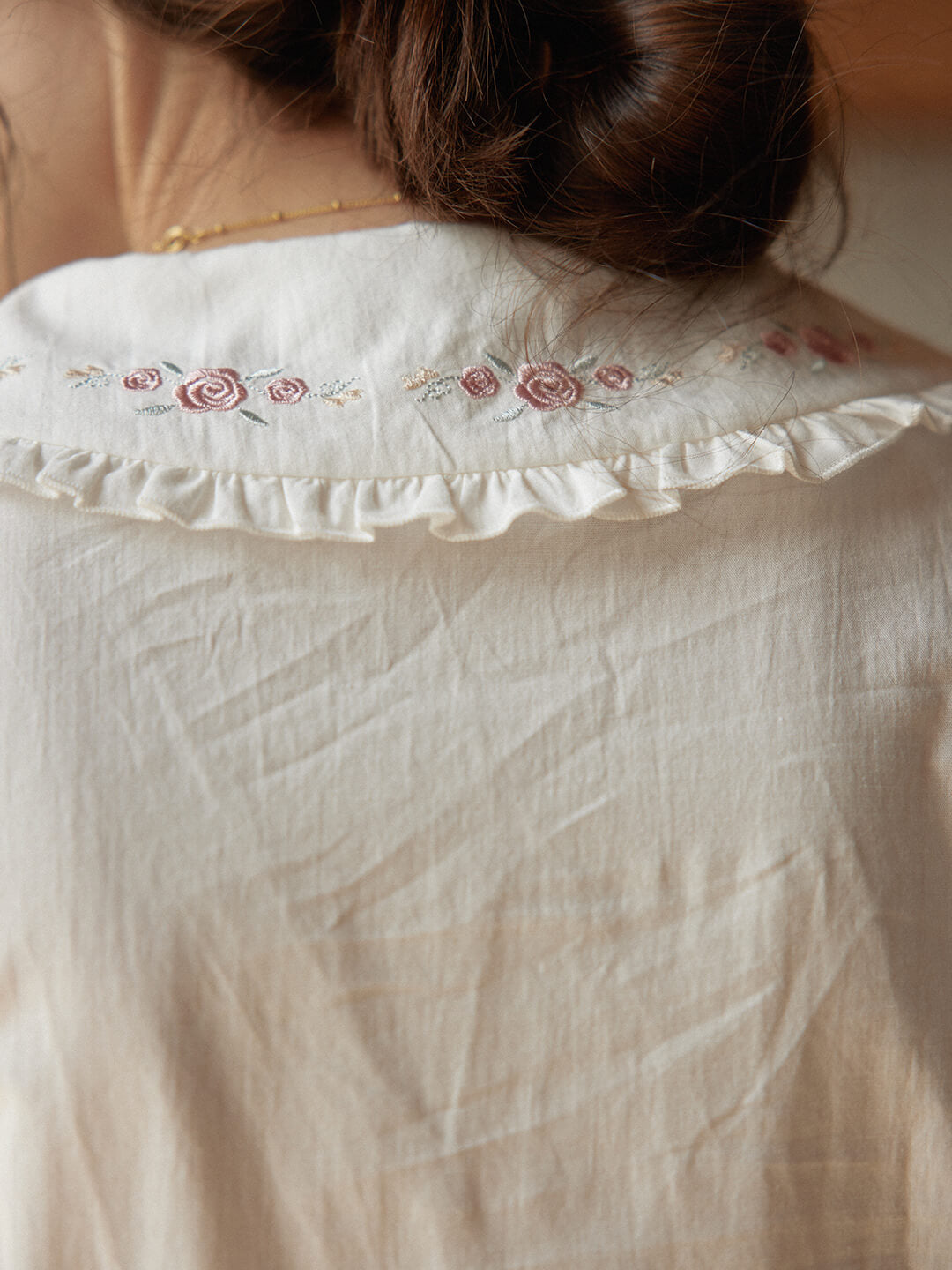Maleah 白色花邊玫瑰刺繡襯衫/SIMPLERETRO