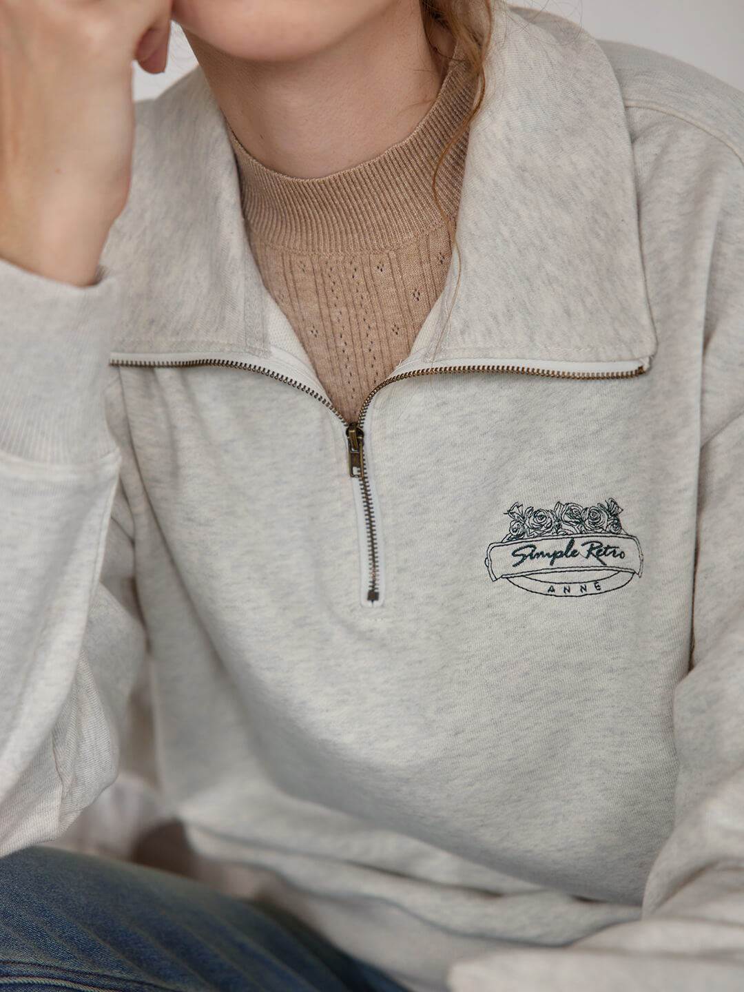 Rayna 灰色刺繡Polo領衛衣/SIMPLERETRO