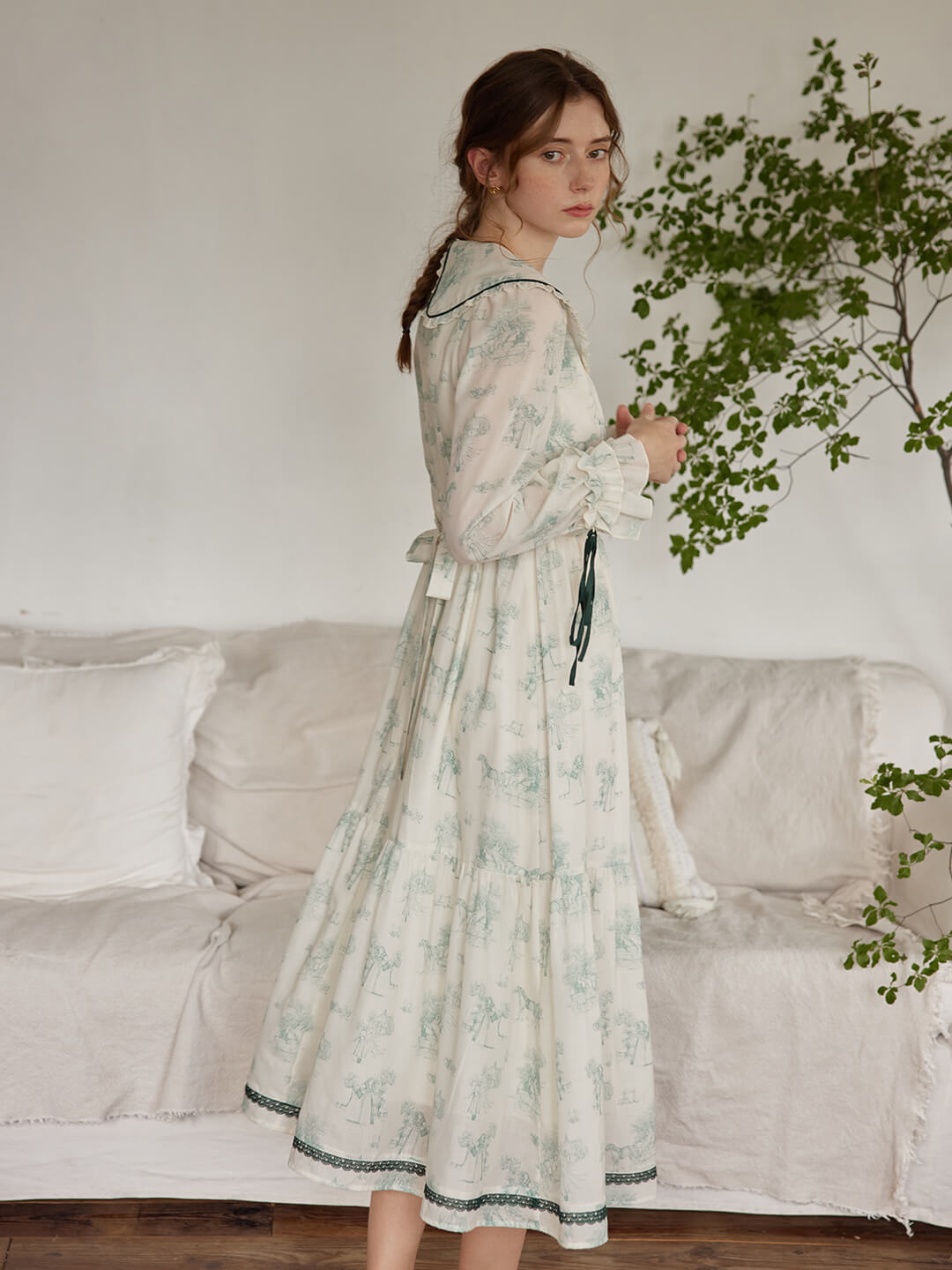 Anne 白色復古圓領印花連身裙