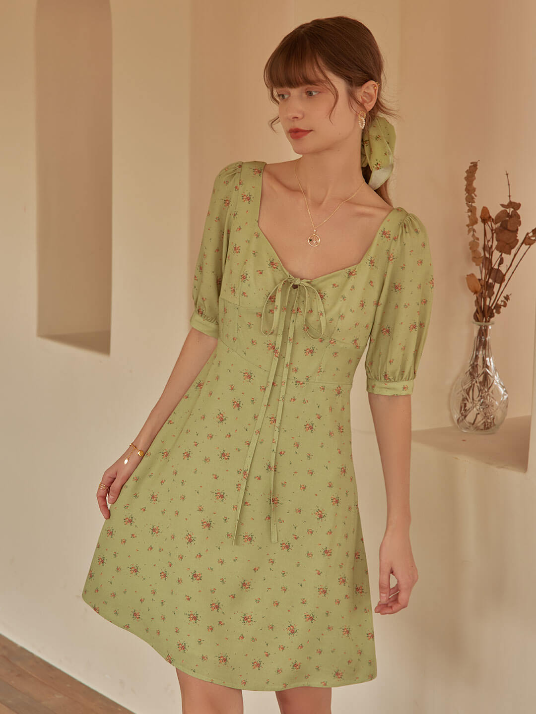 Simple Retro-Rosalina 豆沙綠法式方領玫瑰碎花五分袖及膝連衣裙