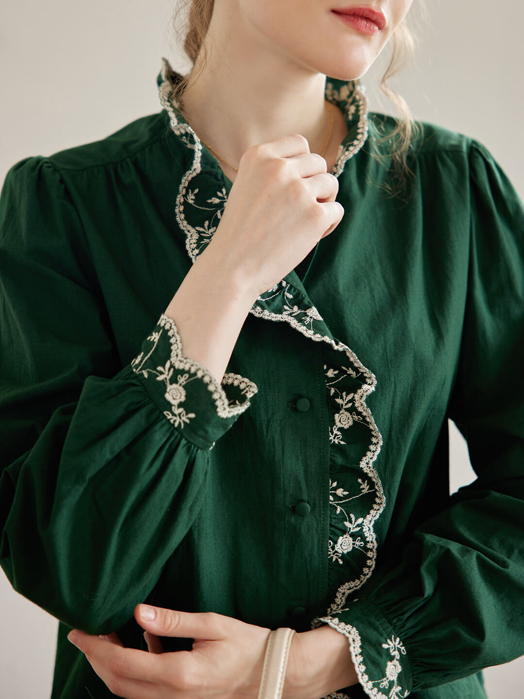 Alina 綠色刺繡花邊襯衫