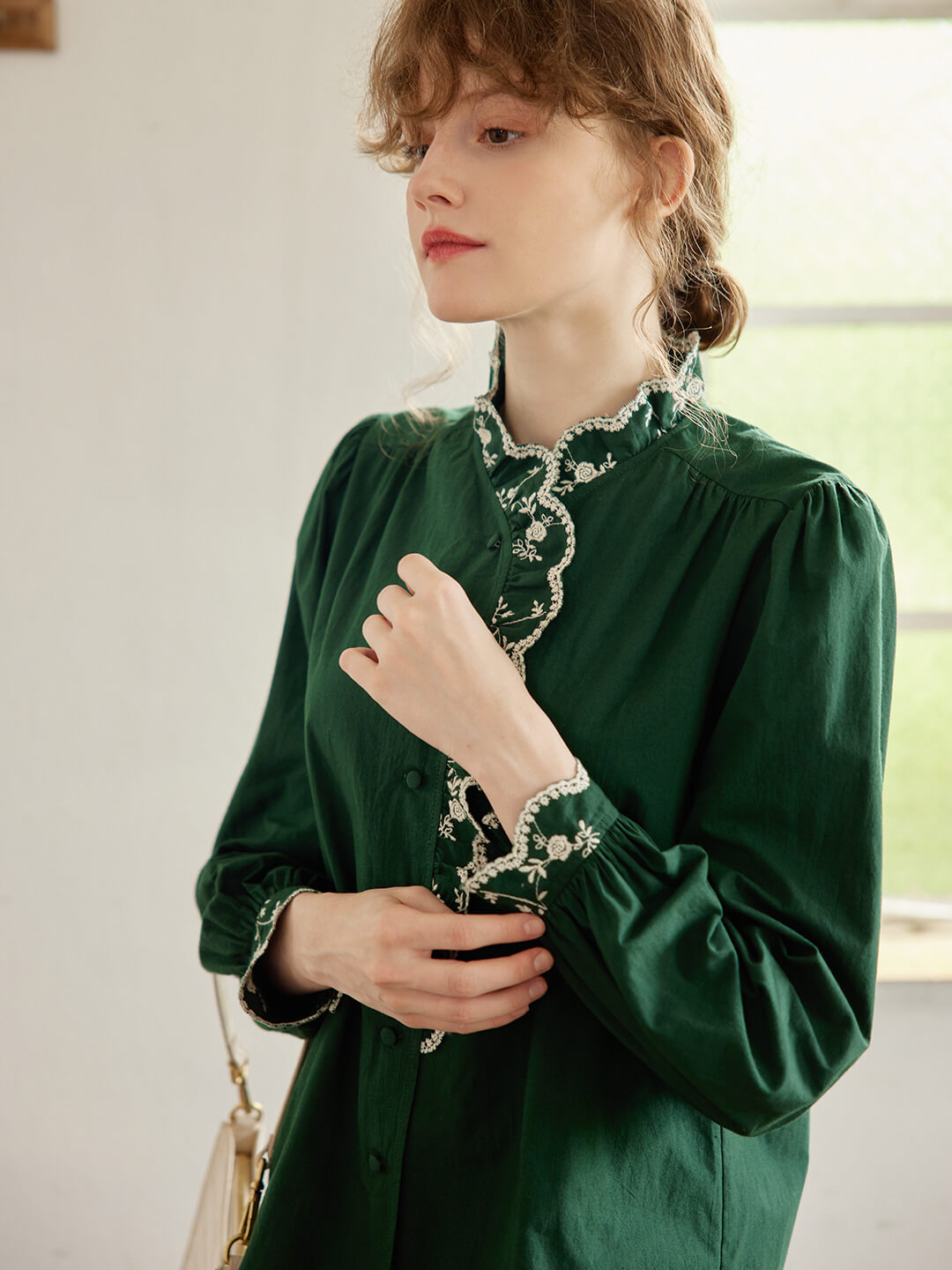 Alina 綠色刺繡花邊襯衫