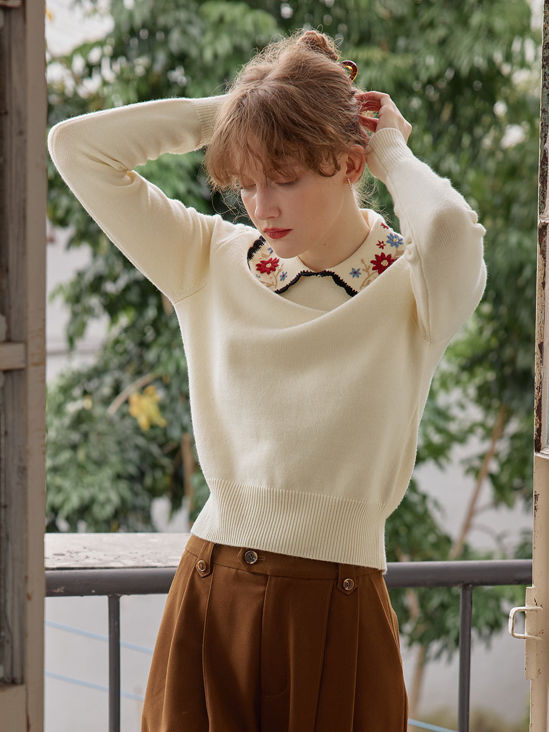 Grace 奶杏色刺繡彼得潘領毛衣/SIMPLERETRO