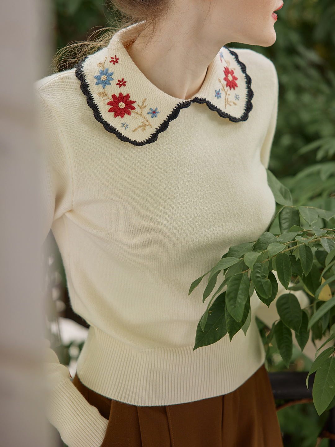 Grace 奶杏色刺繡彼得潘領毛衣/SIMPLERETRO