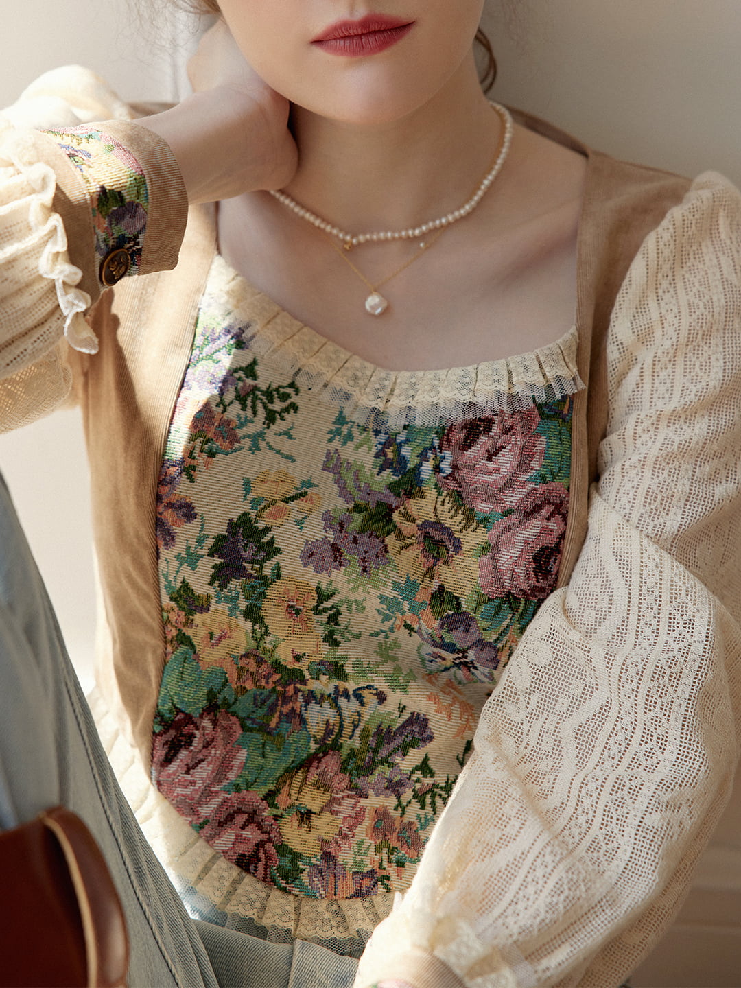 Cosette 復古玫瑰提花蕾絲袖襯衫