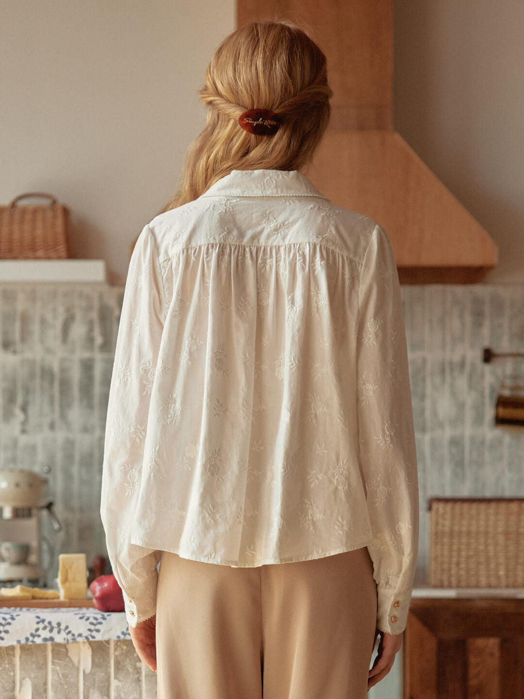 Monica 白色玫瑰刺繡襯衫/SIMPLERETRO