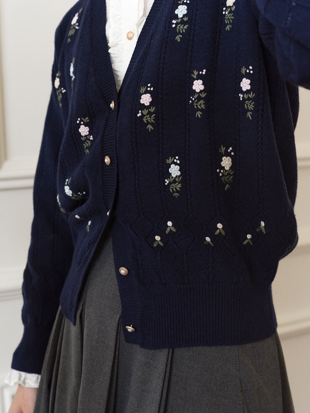Ally 藍色鉤花刺繡針織外套/SIMPLERETRO