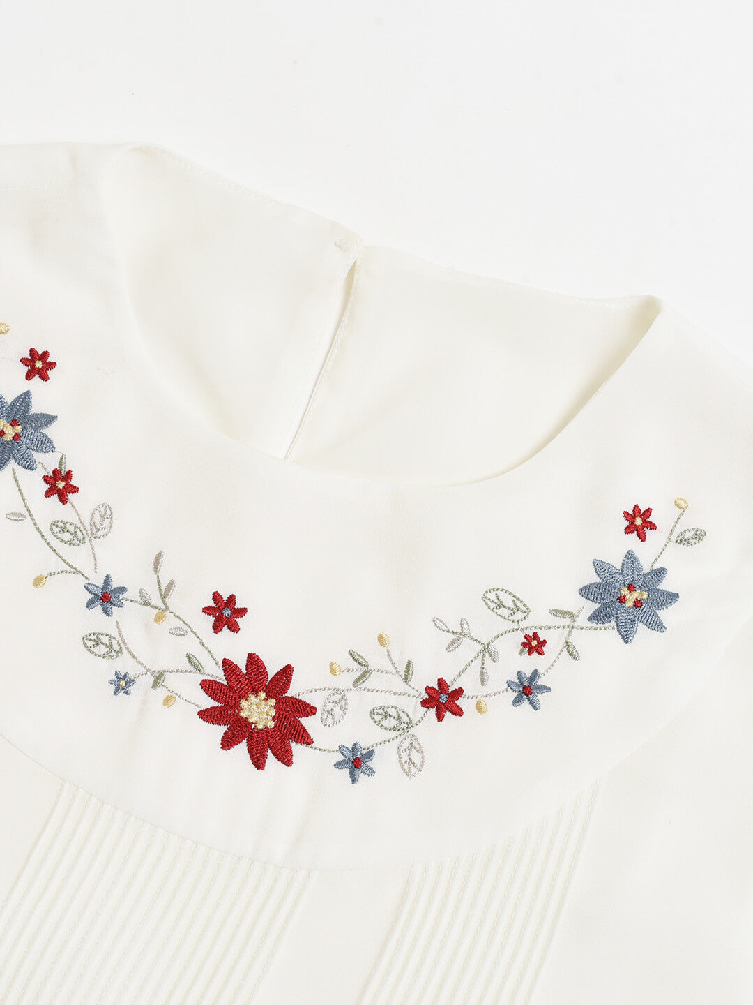 Julia 米白色圓領彩色刺繡襯衫